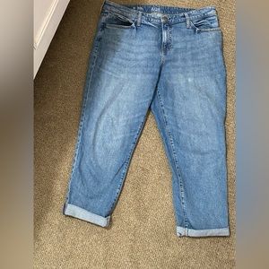 Mid-rise boyfriend jeans